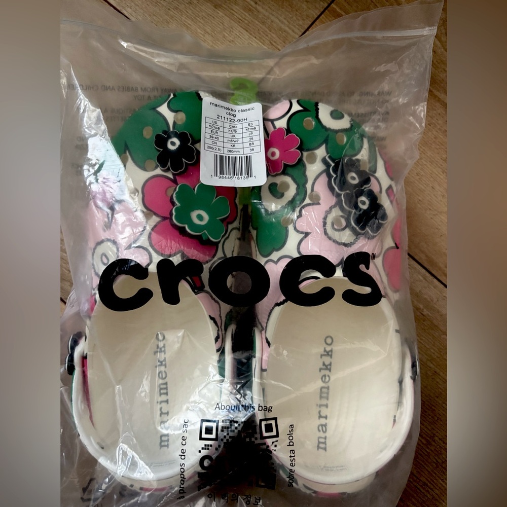 Crocs x Marimekko NEW size 9 (women’s US) Classic Clogs